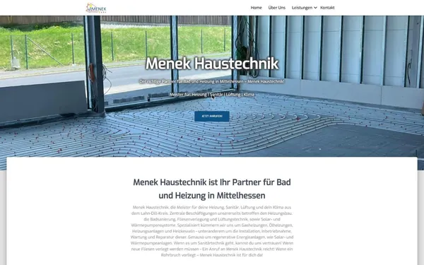 Startseite von menekhaustechnik.de mit verlegten Heizungsrohren im Hero und blauem Button Jetzt anrufen